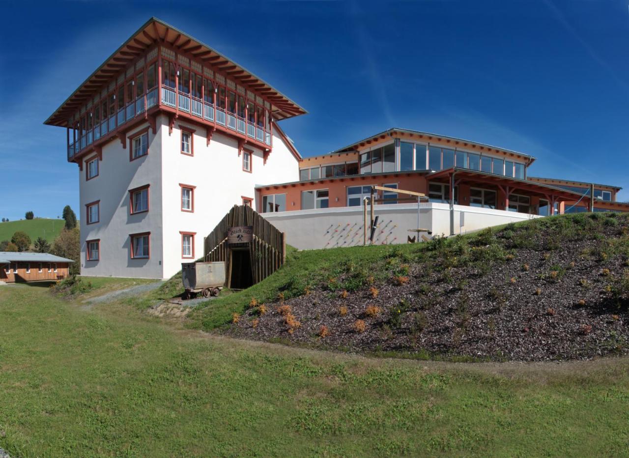 JUFA Hotel Knappenberg Ober-Gossen Exterior foto